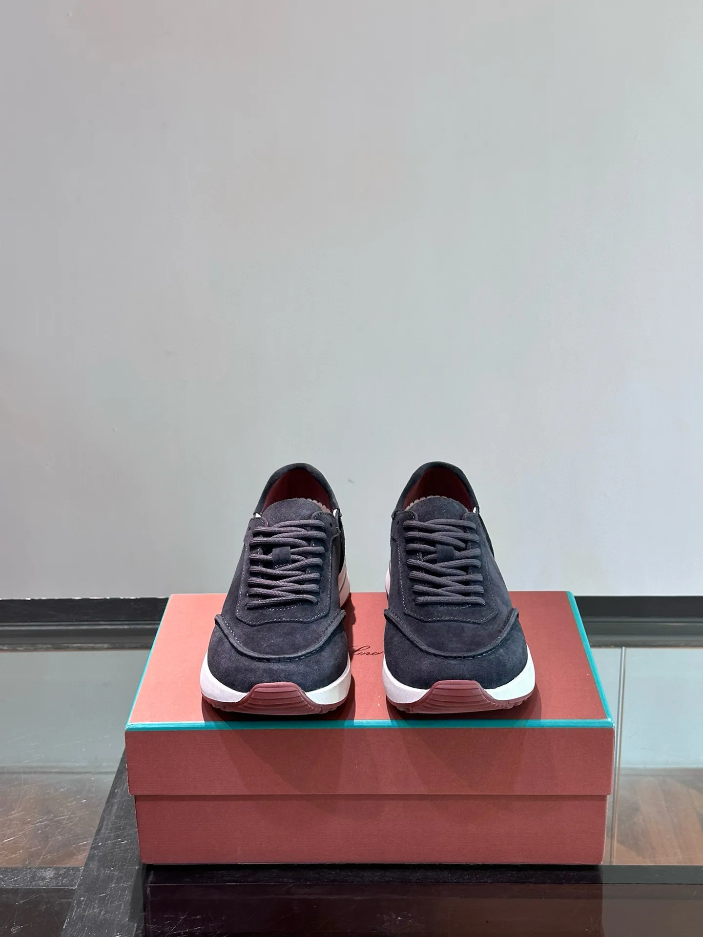 Factory price: 540💰Loro men's shoes💰iana niche Loro classic jogging shoes, men's lace-up casual shoes and sneakers, high-quality lightweight and comfortable fabrics, suitable for outdoor leisure, the color scheme is young and energetic, and it looks great with sportswear or casual suits! Size: 39-46 (customized sizes of 45 and 46 are non-refundable)